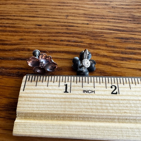 Vintage Stuart Nye Copper & Sterling Dogwood earrings- screw backings - Picture 4 of 5